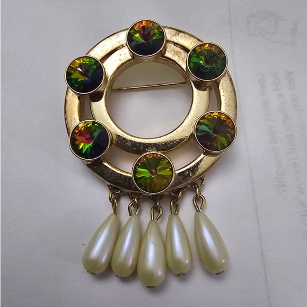 Whiting & Davis gold rivoli and pearl brooch